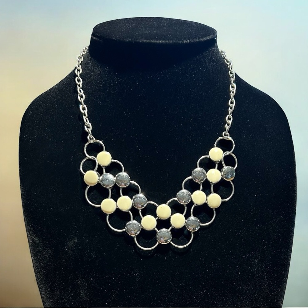 🇨🇦 Silver tone with cream metal pendants necklace by Spoutnik